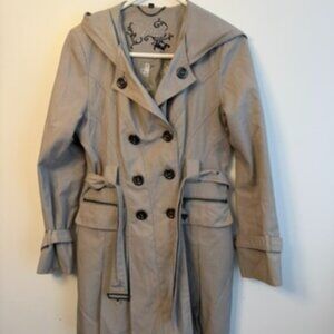 GUESS Beige Belted Raincoat – Women’s Size Medium